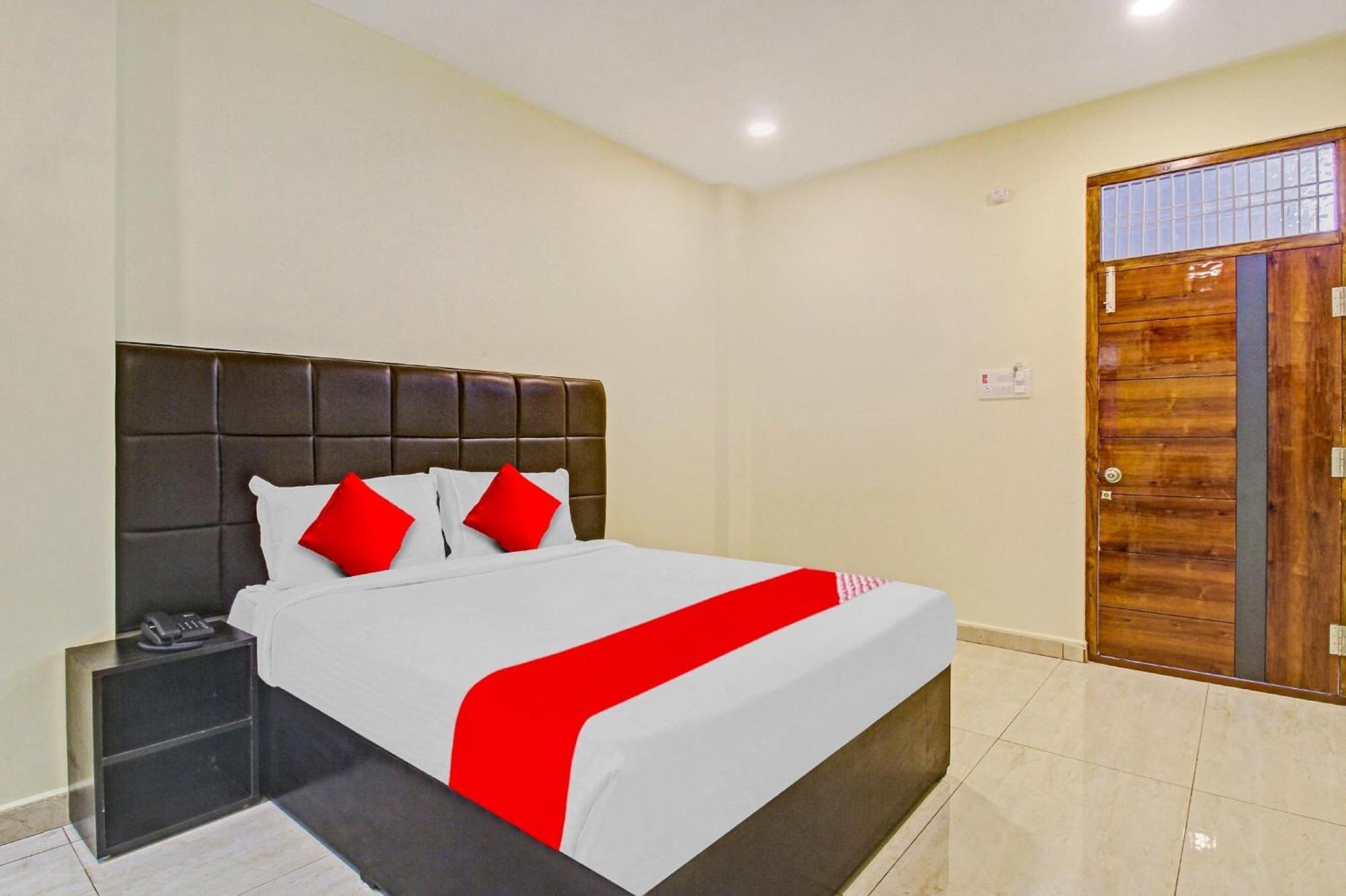 Super Hotel O Lakshmi Royal Inn Warangal Buitenkant foto