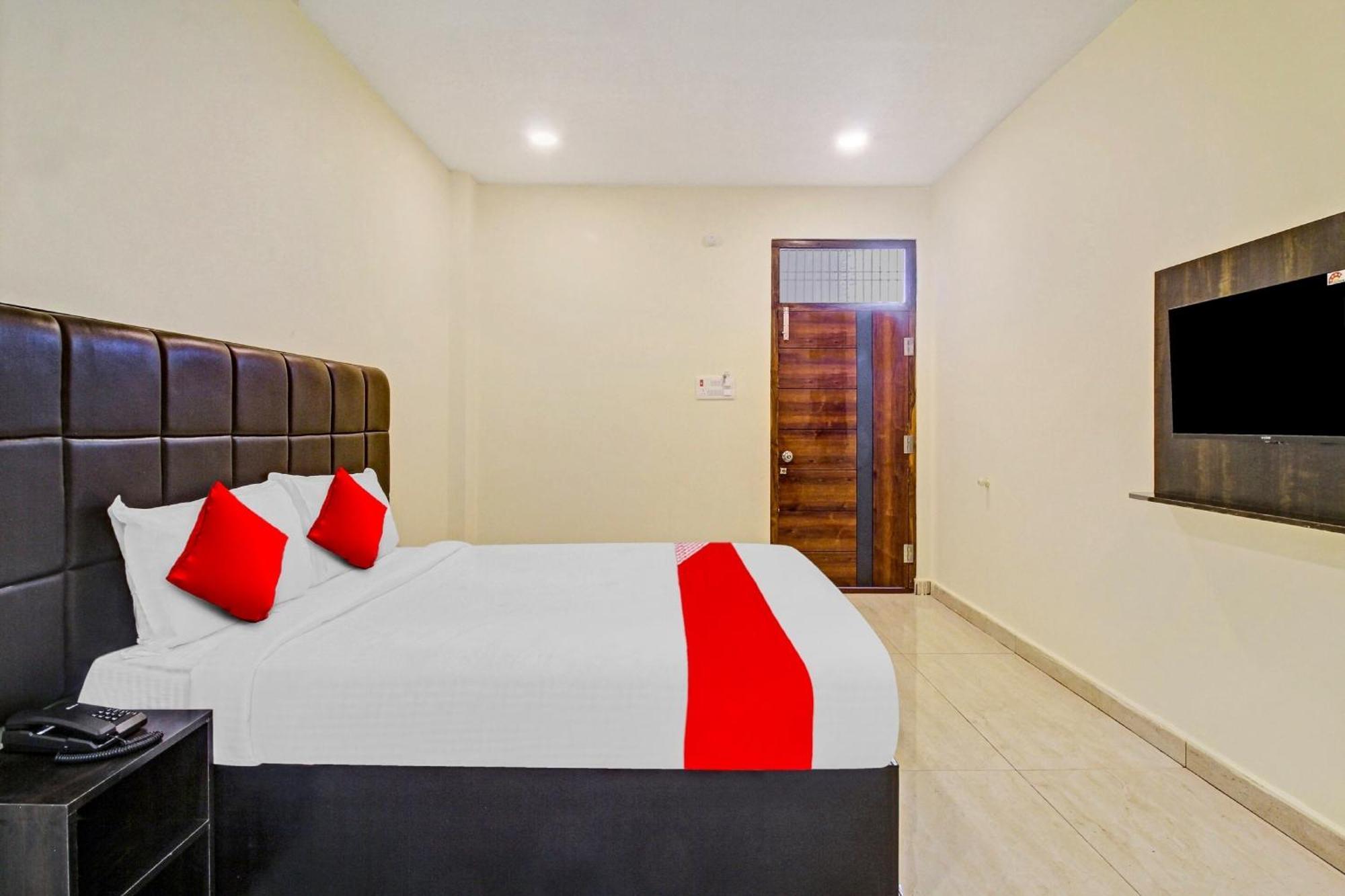 Super Hotel O Lakshmi Royal Inn Warangal Buitenkant foto